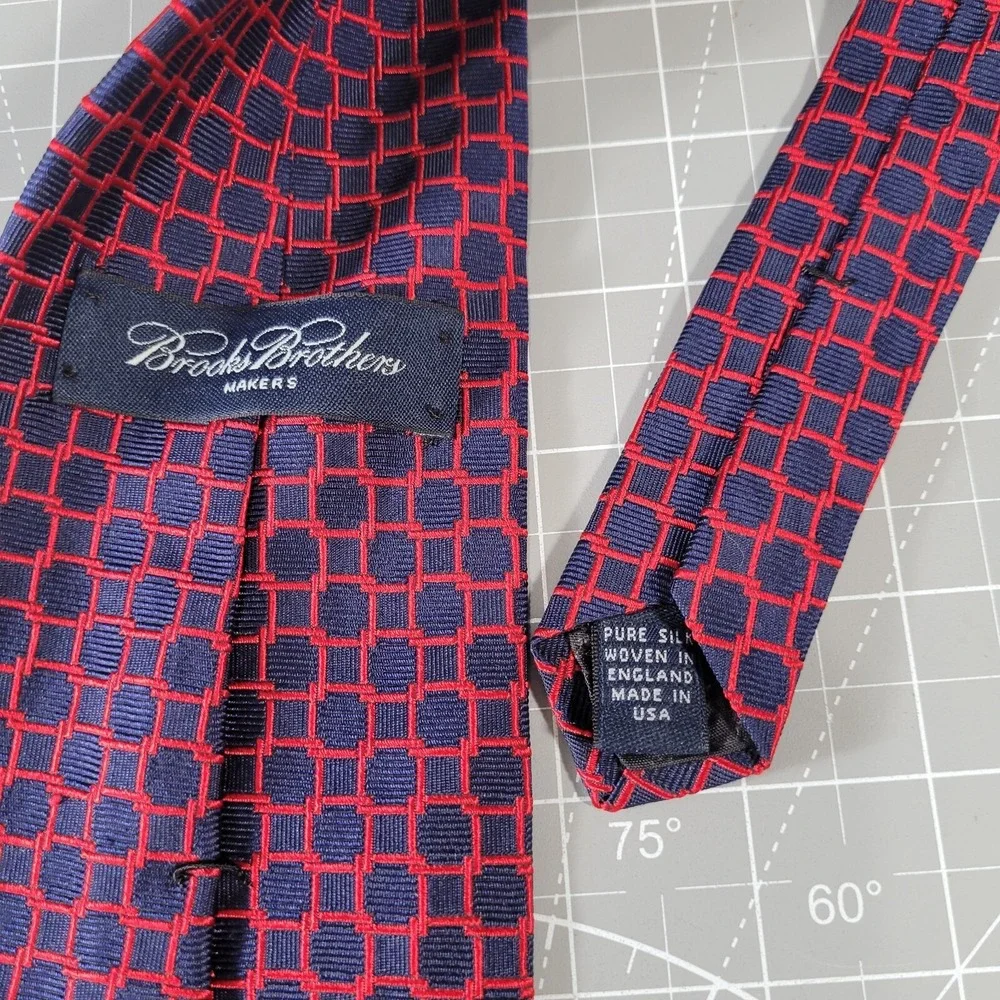 BROOKS BROTHERS Makers Necktie Mens Silk Made USA Red Blue Woven Net Pattern Tie - Picture 2 of 4
